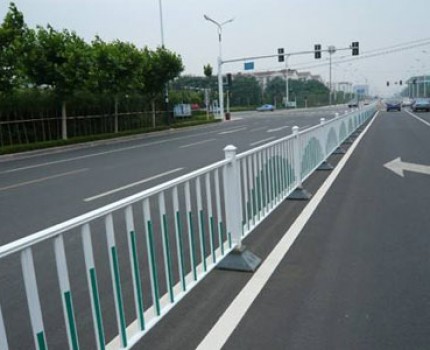 塑鋼道路護(hù)欄 塑鋼道路護(hù)欄
